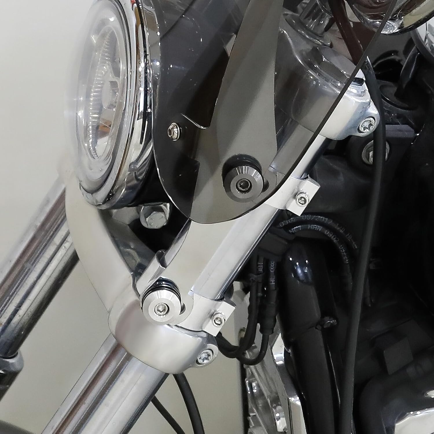 TCMT 49mm Windshield Windscreen Clamps Fit For Harley Softail Street Bob FXBB FXBBS 2018-2023 Softail Standard FXST 2022-2023 Low Rider FXDL 2014-2017 FXLR 2018-2020