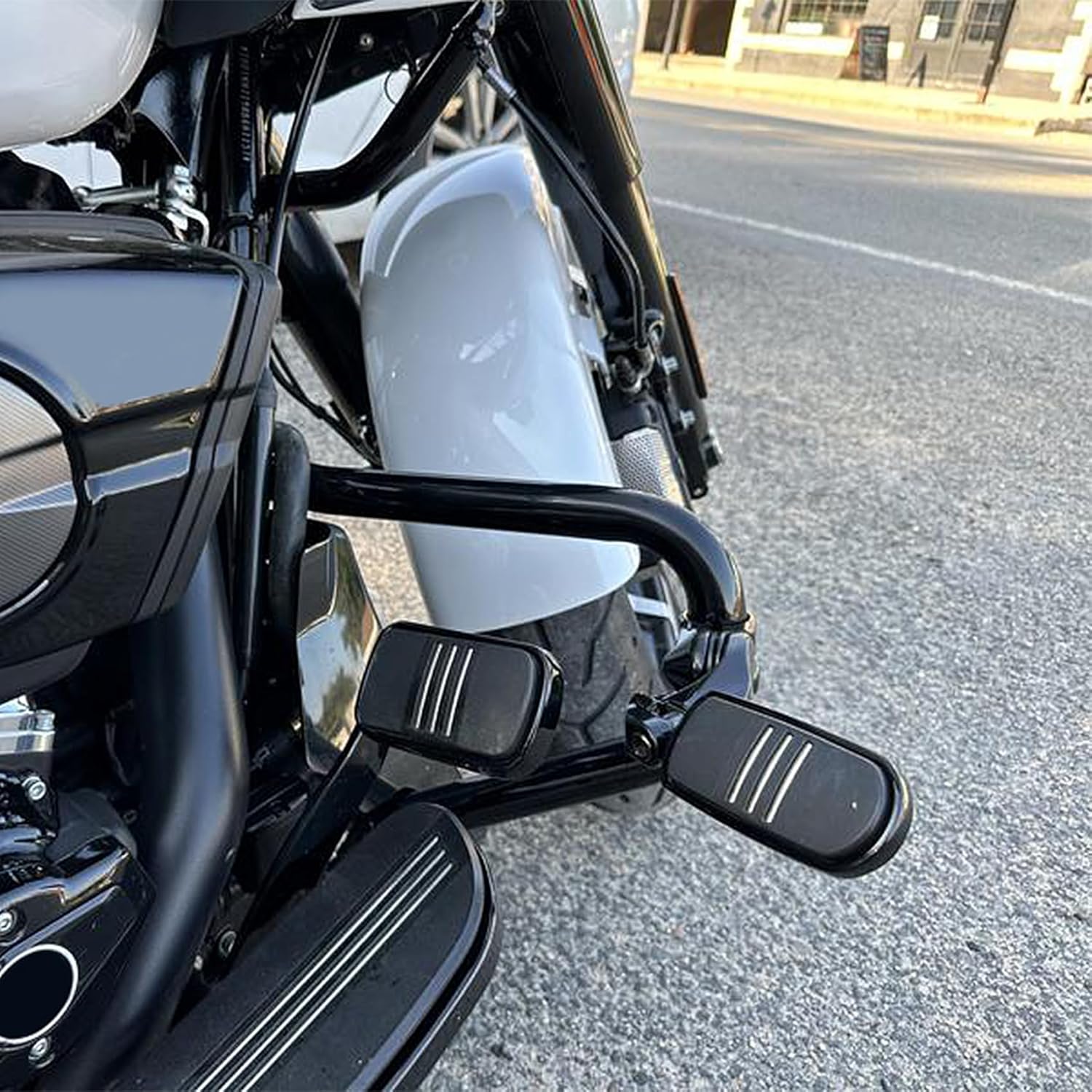 TCMT 32mm 1 1/4" Highway Engine Guard Bar Highway Footpegs Mount Kit Fits For Harley Touring Road King Street Glide Road Glide Electra Glide Softail Sportster Dyna with 1.25" Engine Guards